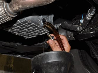 Как полностью слить масло из двигателя?